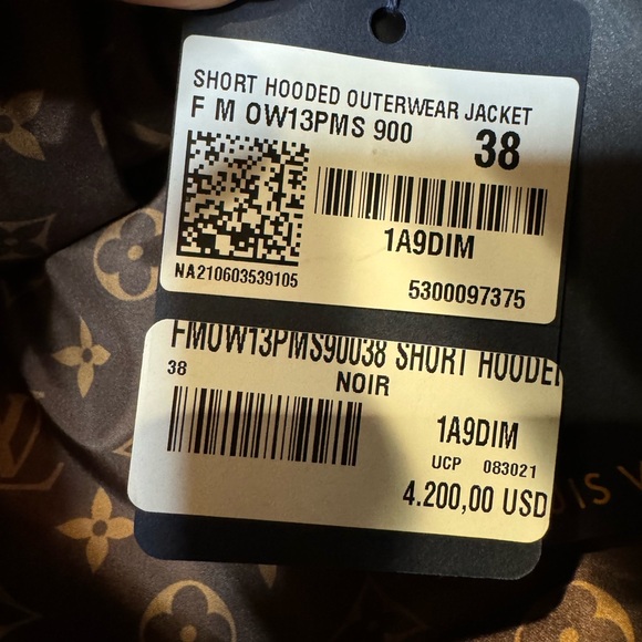 Louis Vuitton Cropped Monogram Jacket - Picture 12 of 14